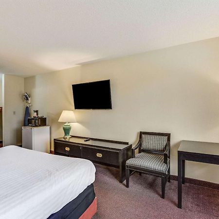 Econo Lodge Whitehall Near Michigan'S Adventure Kültér fotó