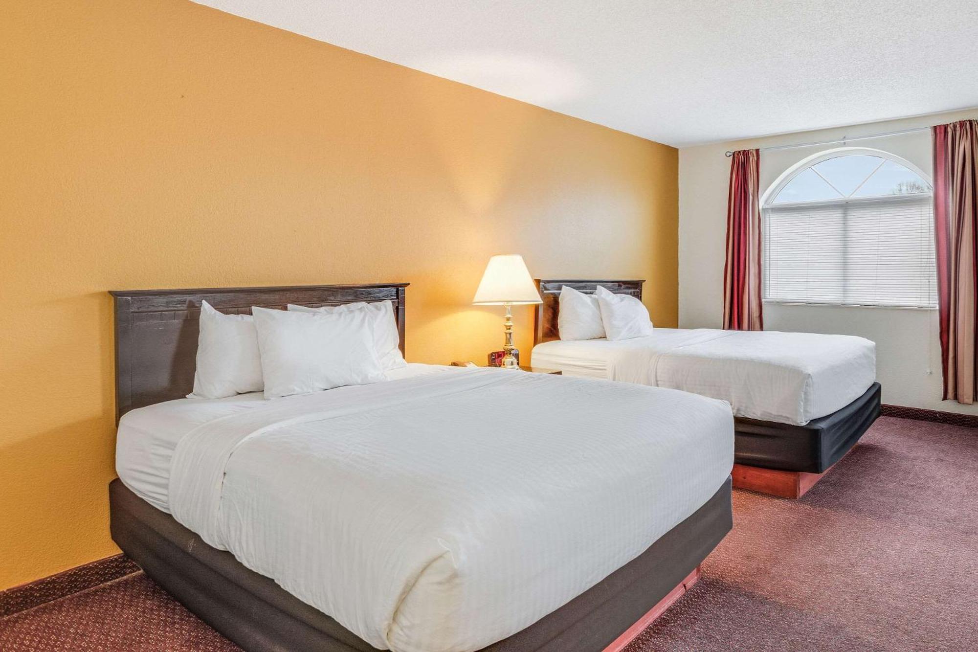 Econo Lodge Whitehall Near Michigan'S Adventure Kültér fotó